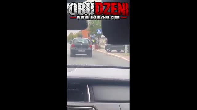 NOWY SĄCZ_ POLICJANT ODDAŁ STRZAŁY DO MĘŻCZYZNY Z NOŻEM. 41-LATEK ZMARŁ