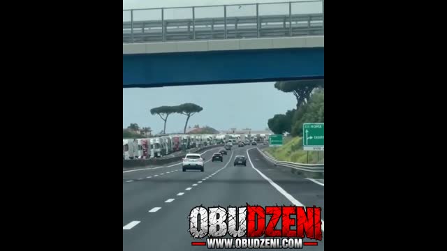 Dodam od siebie, że kierowcy ciężarówek mieli przymus przyjęcia mRNA