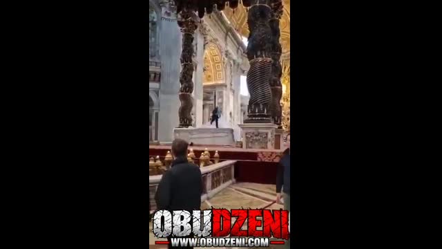 Imigrant niszczy miejsce modlitwy katolików